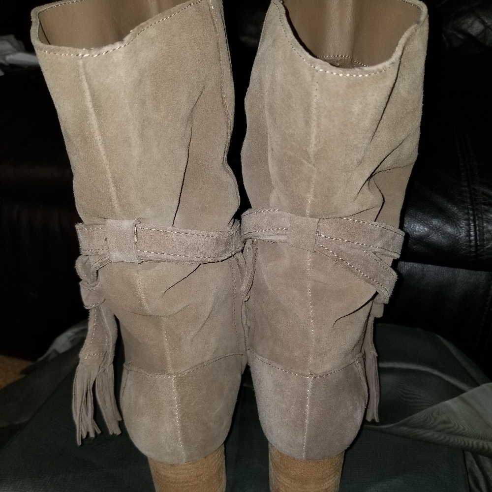Boots - Picture 4 of 4